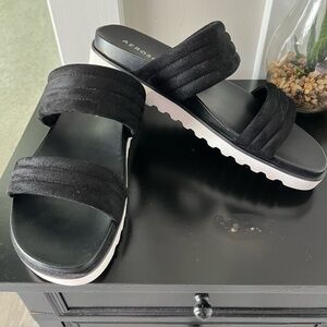 Aerosoles Kinnelon Black Slip on Sandals Sz 9.5